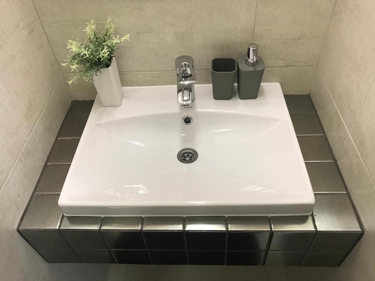 Святобор Lux Apartments Kiev Esterno foto